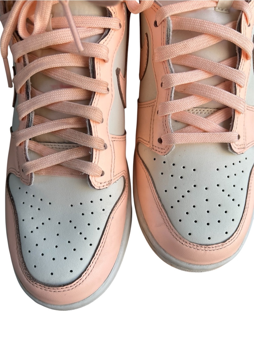 Women’s Nike dunk high crimson tint size 9.5 - Picture 3 of 10